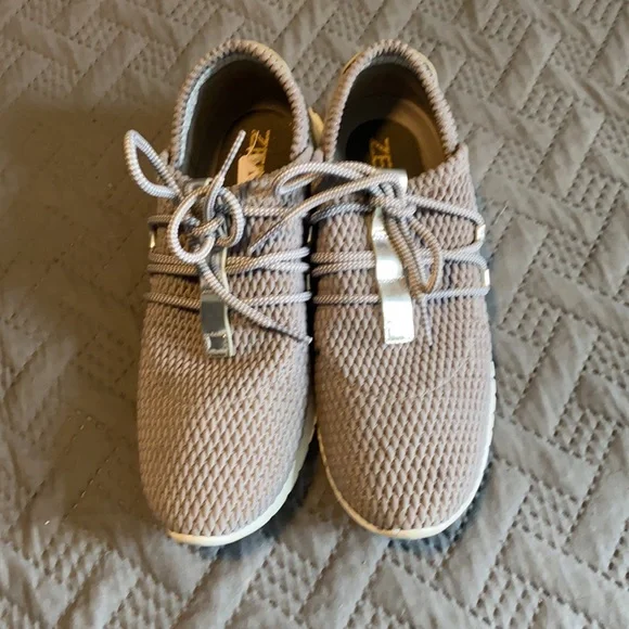 Cole Haan : Zerogrand Gray Sneakers - W6.5 - Picture 2 of 8